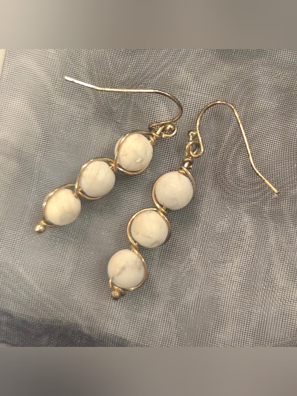 🌜Gold Tone Howlite Drop Earrings